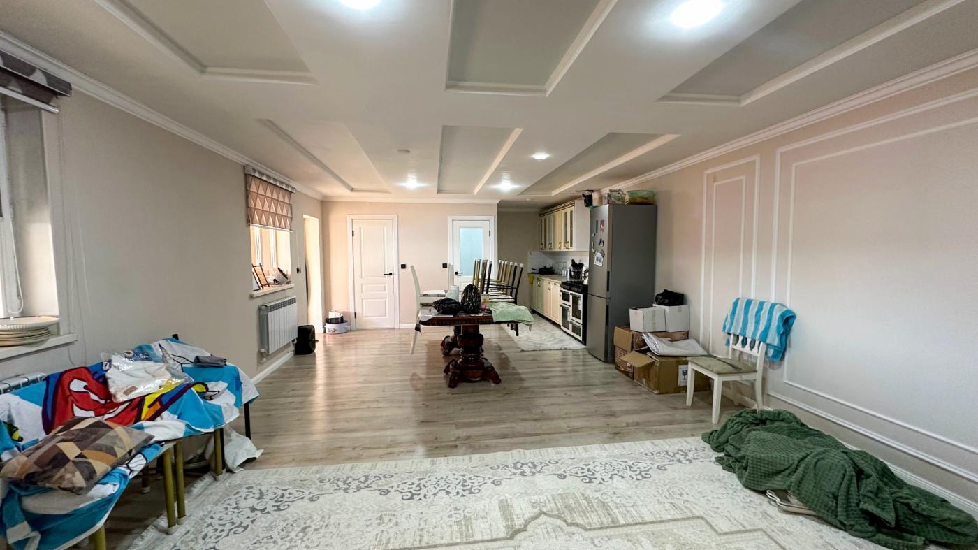 6-комнантный квартира, 220.0 м²,Салтанат за 140 000 000