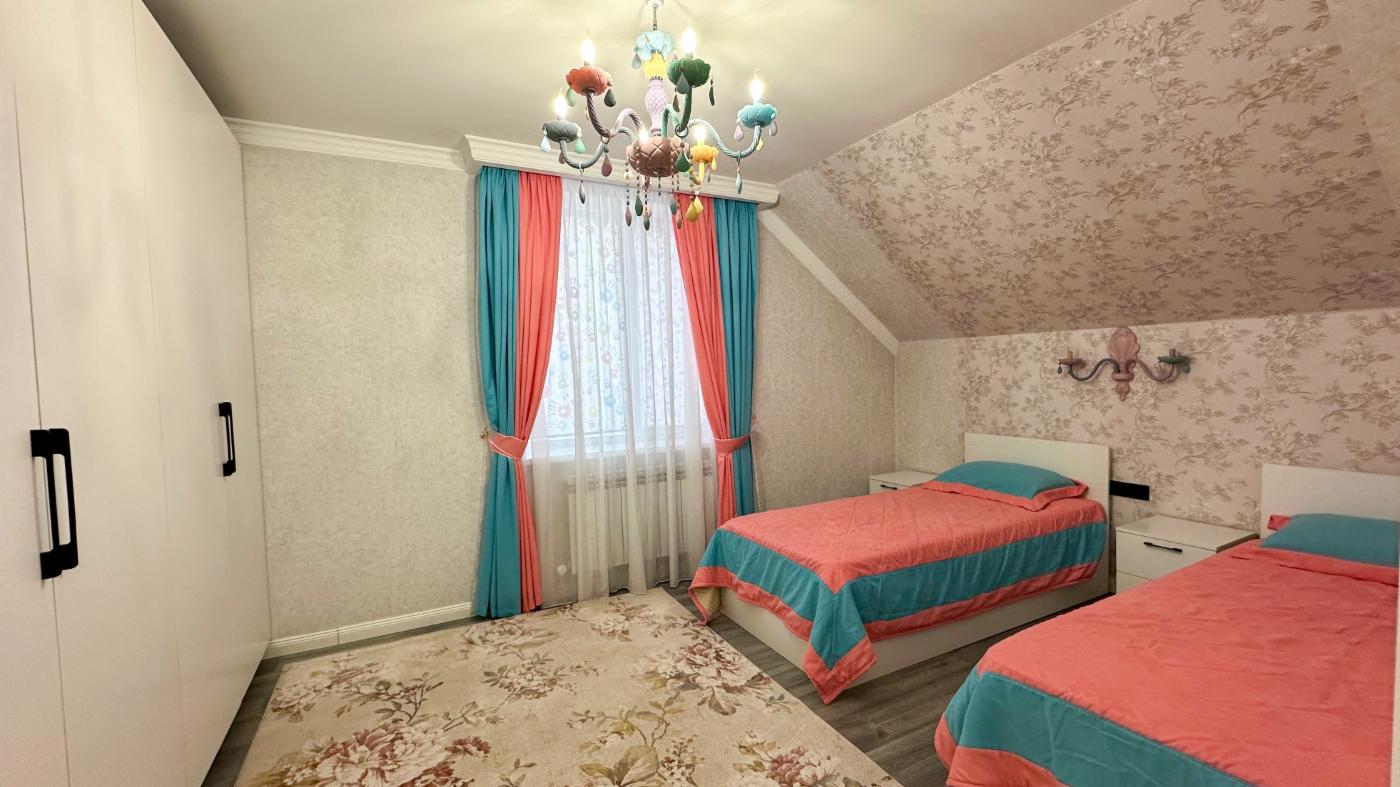 6-комнантный квартира, 220.0 м²,Салтанат за 140 000 000