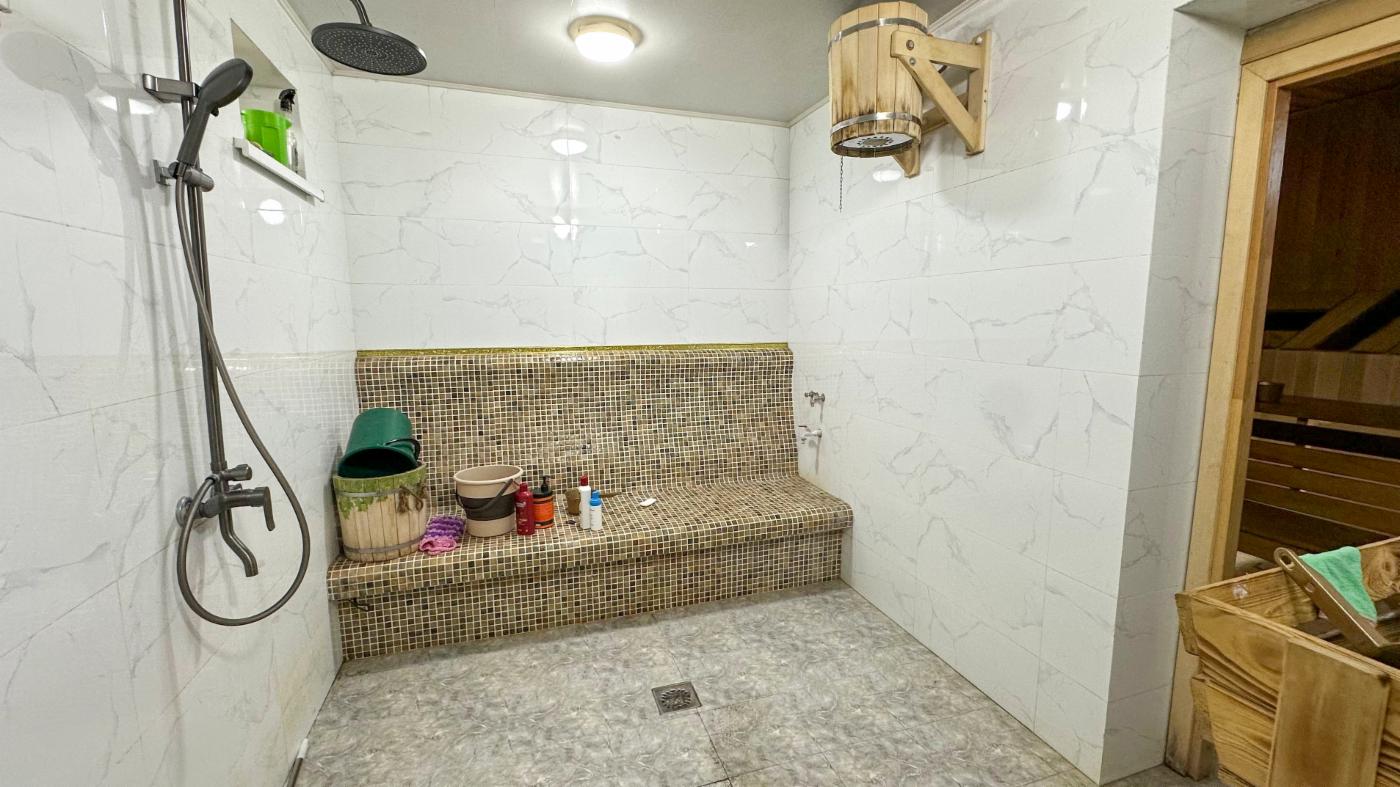 6-комнантный квартира, 220.0 м²,Салтанат за 140 000 000