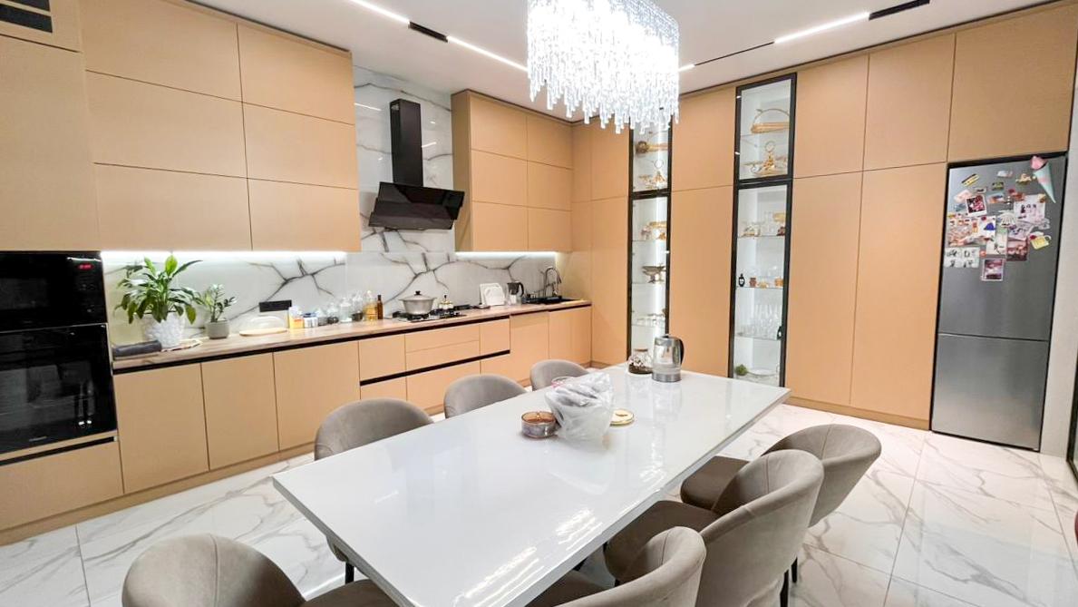 5-комнантный квартира, 200.0 м²,Жиенкулова за 53 000 000